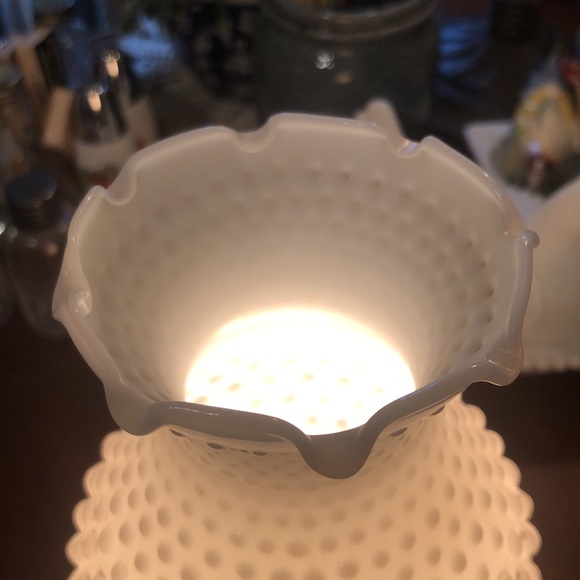 Vintage Fenton White Milk Glass Lamp Beautiful! - Picture 5 of 14